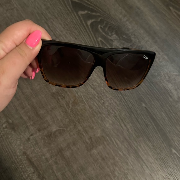 Quay On the Low II sunglasses - Picture 1 of 3